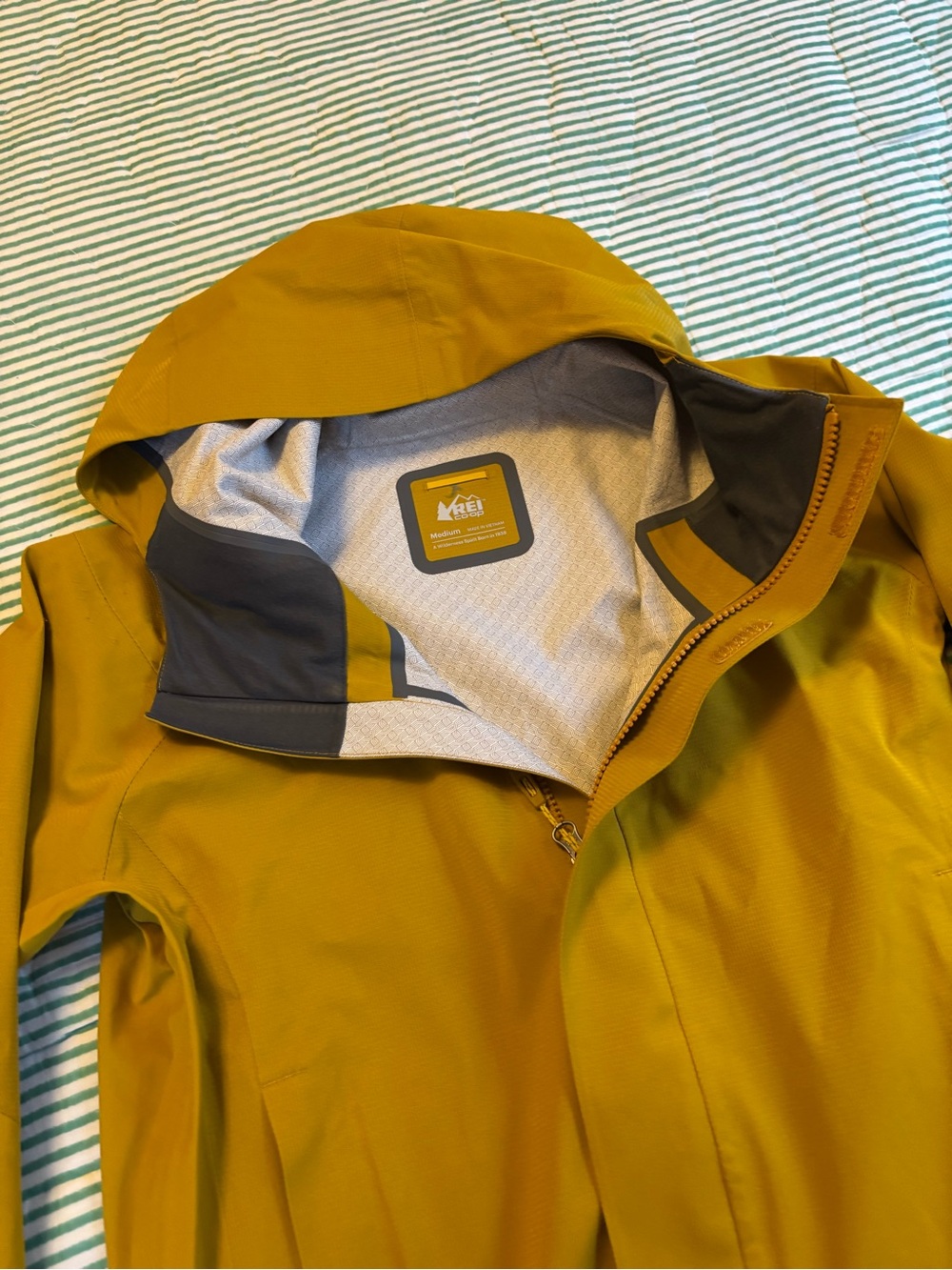 Women’s Medium REI Flash Stretch Rain Jacket NWOT - Picture 4 of 4